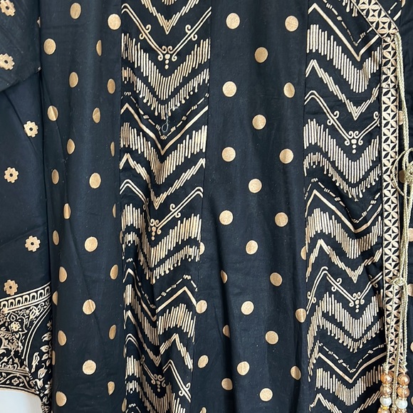 Indian/Pakistani Suit - Picture 7 of 10